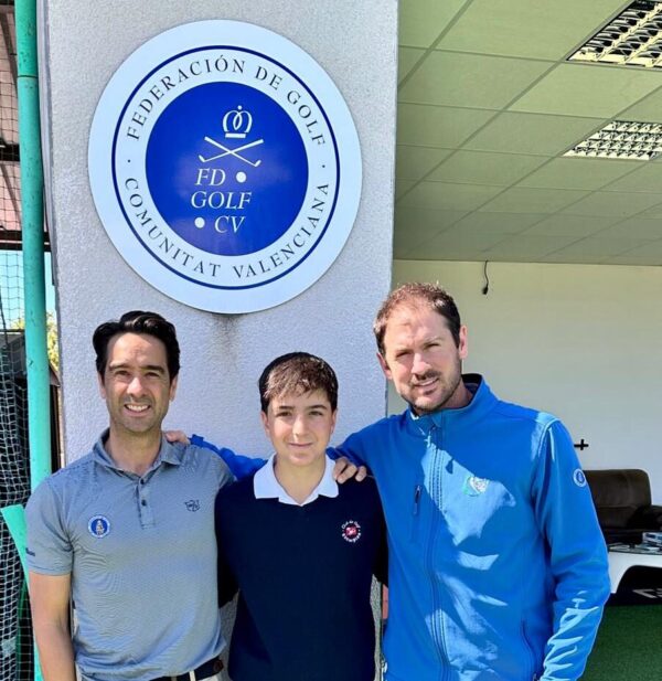 Miguel Fuertes visita la Escuela de golf de Elche