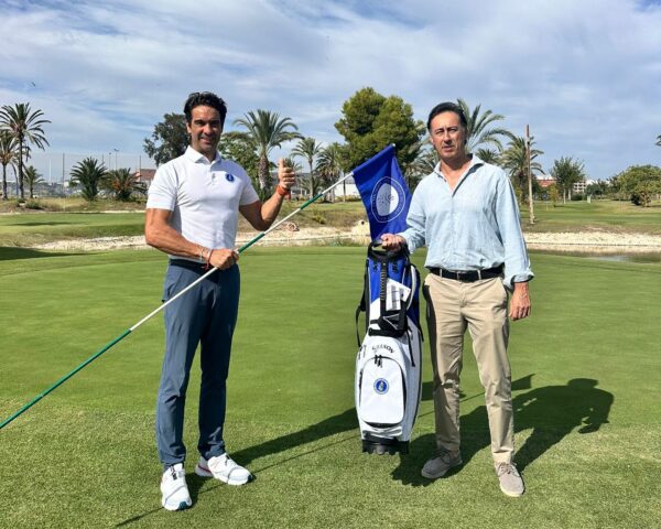 Premio entre los participantes de los cursos Iníciate al Golf