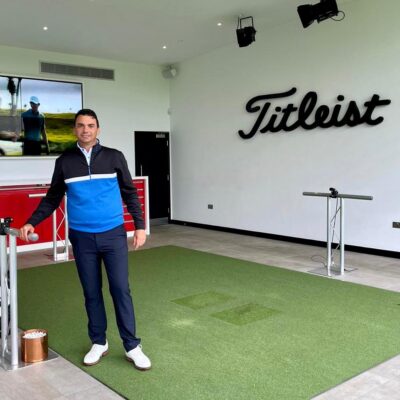 El técnico Miguel Navarro realiza una formación en el Centro Titleist de Woburn