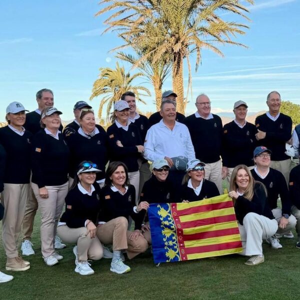 Juan Pintor muestra su apoyo al equipo en el Match anual