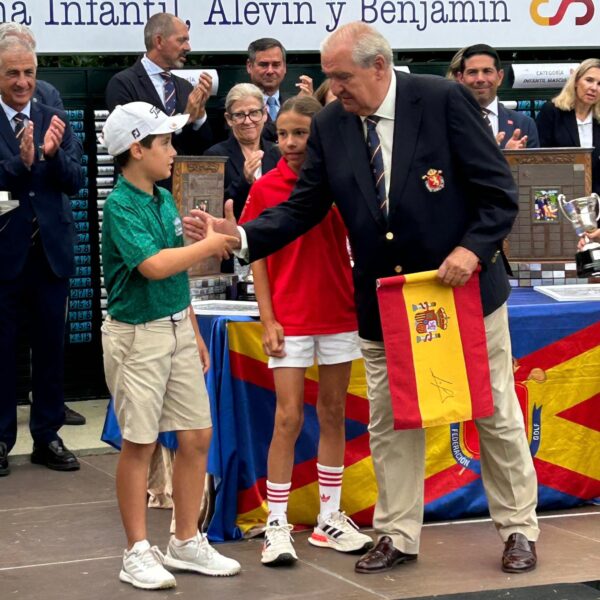 Mauro Boluda, campeón de España Benjamín, y Andrea Arnal, subcampeona Infantil