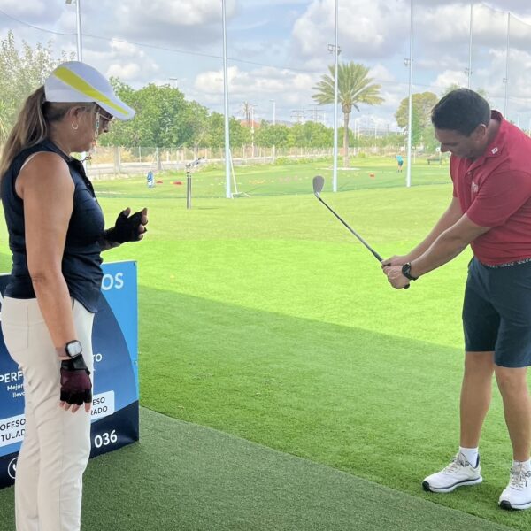 «Iníciate al Golf» arranca con fuerza en la Escuela de Golf de Elche