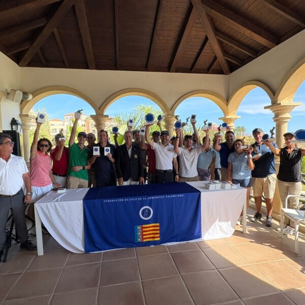 Villaitana corona a los vencedores de las Finales de 9 Hoyos Executive y 5 CAT